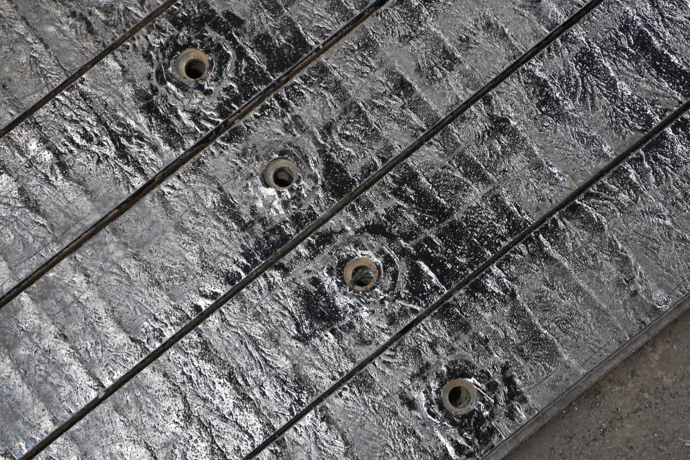 宁夏碳化铬耐磨钢板10+4