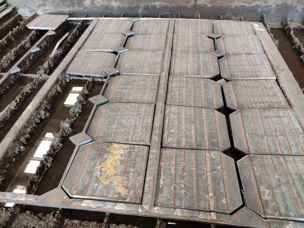 宁夏堆焊耐磨钢板衬板4+4,8+4,10+4,10+6,10+8,10+10