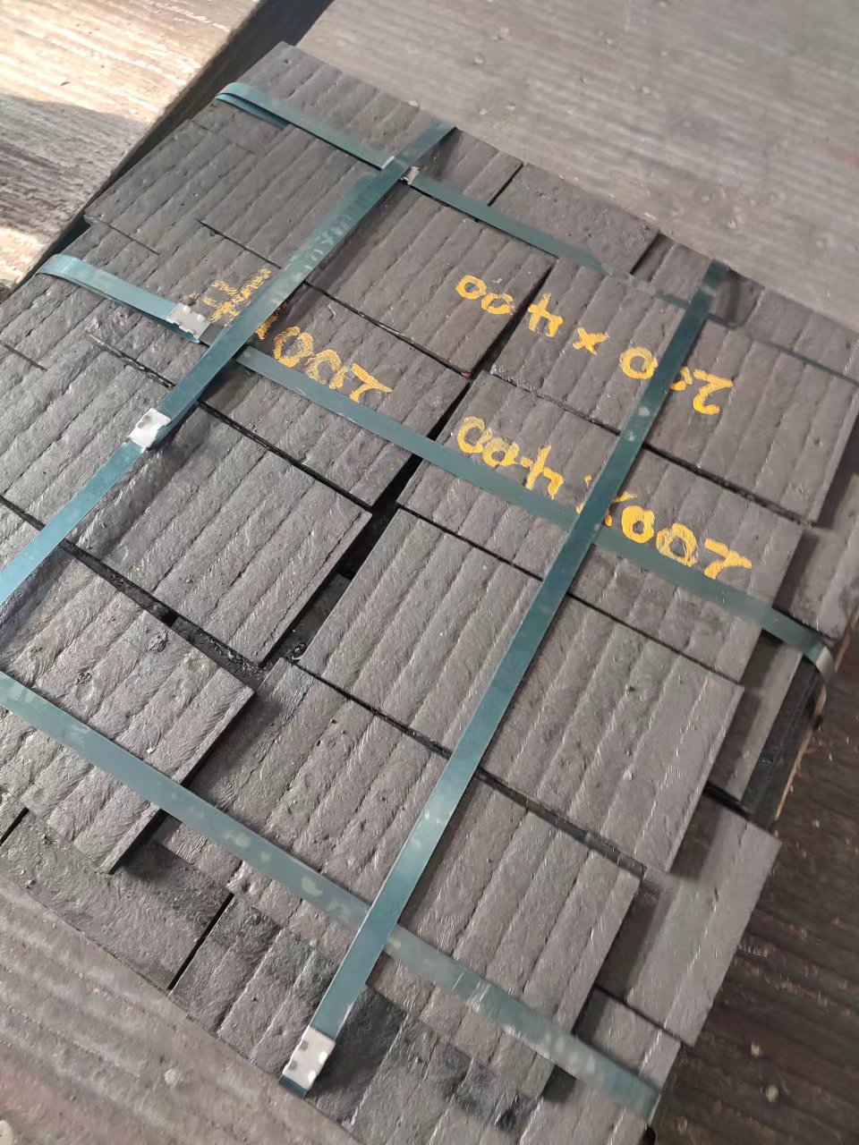 宁夏堆焊耐磨板耐磨钢板