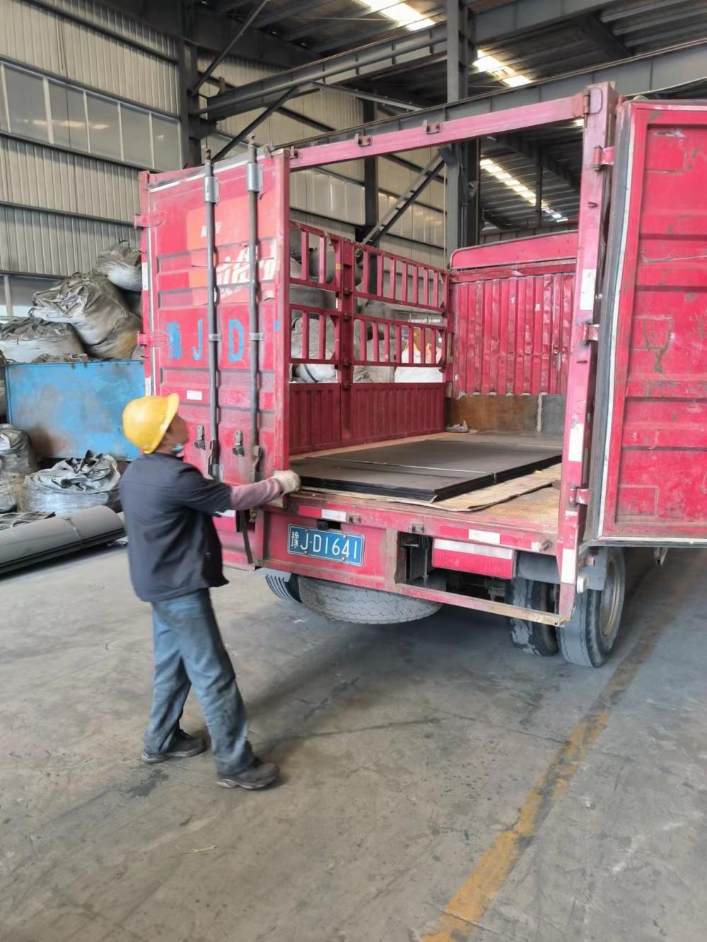 宁夏碳化铬耐磨板明弧焊耐磨板