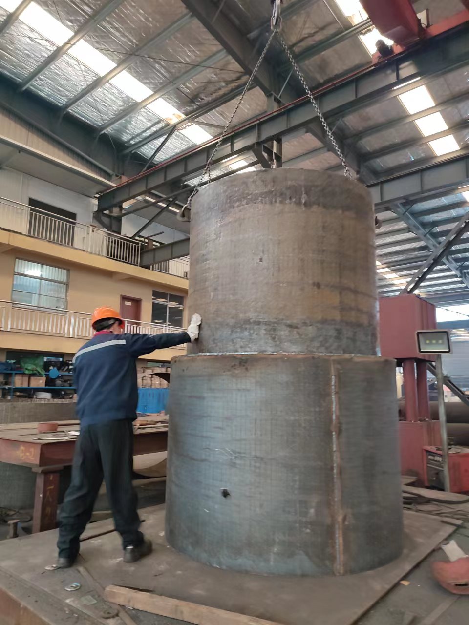 宁夏碳化铬耐磨料仓 碎玻璃料仓 堆焊耐磨钢板