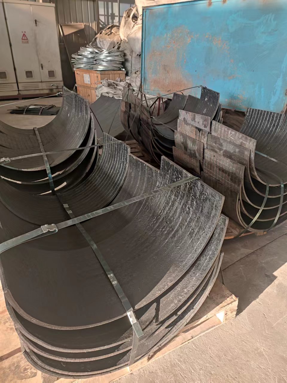 宁夏钢板压弧度 堆焊耐磨板