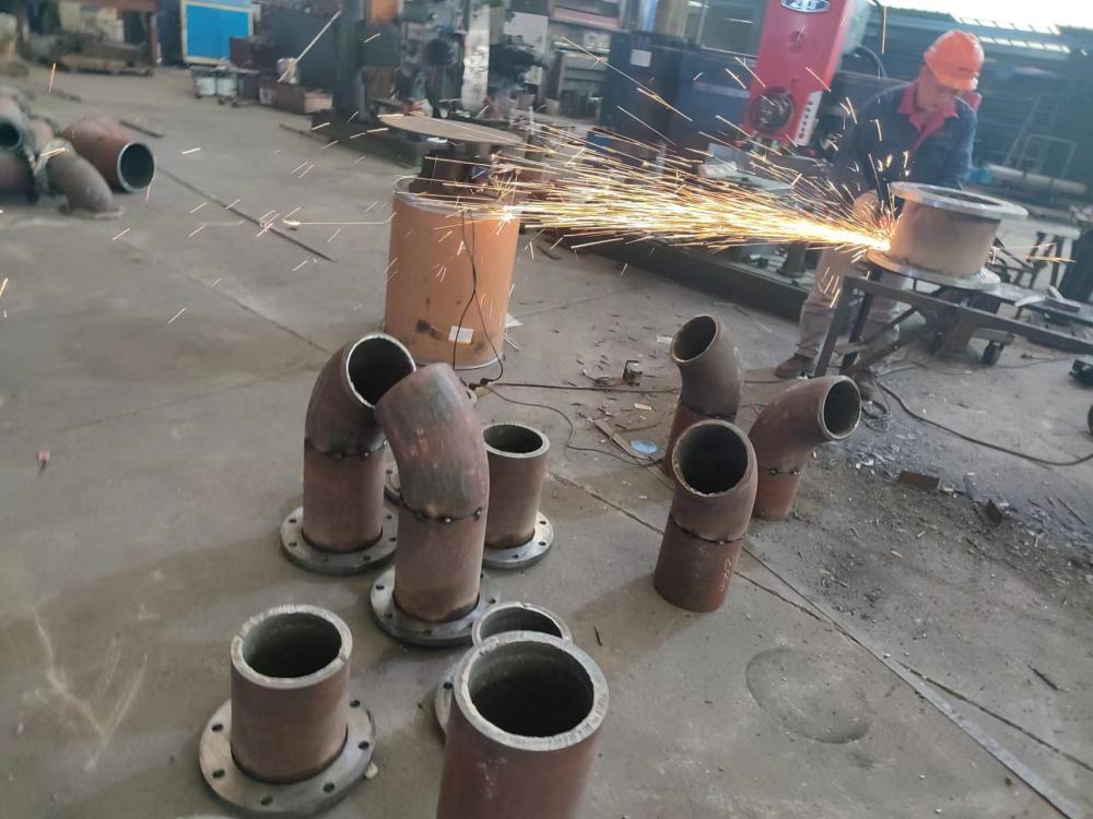 宁夏8+4耐磨管，堆焊耐磨管